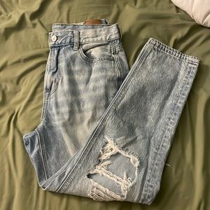 American eagle light wash ripped mom jeans